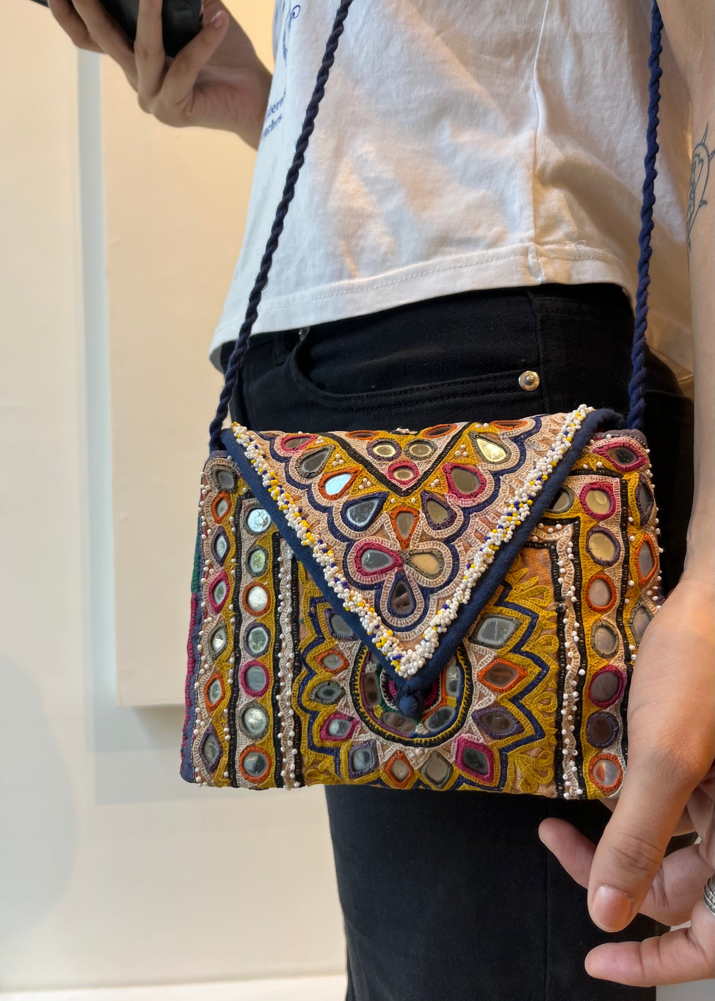 Aayat sling purse
